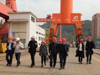 �����������е��и�������